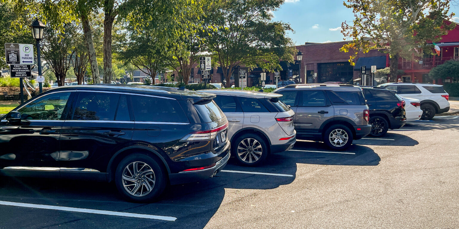 Street Parking at Elizabeth Way